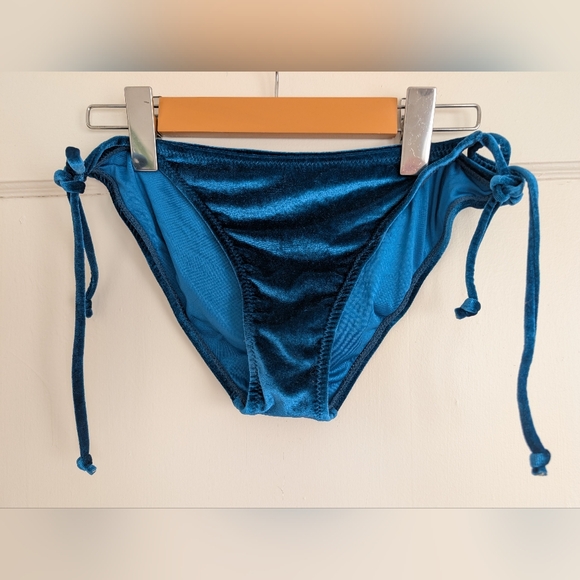 Velvet Bikini Set - Picture 3 of 3